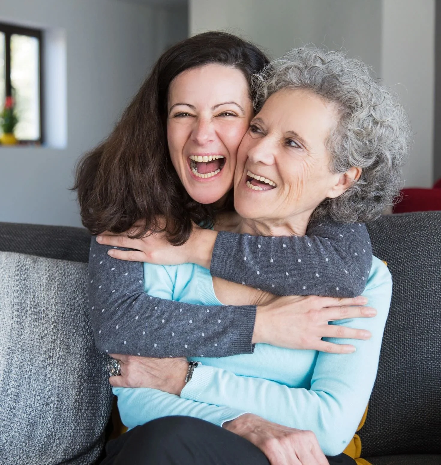 1 daughter hugs her mother after selling gold.jpg